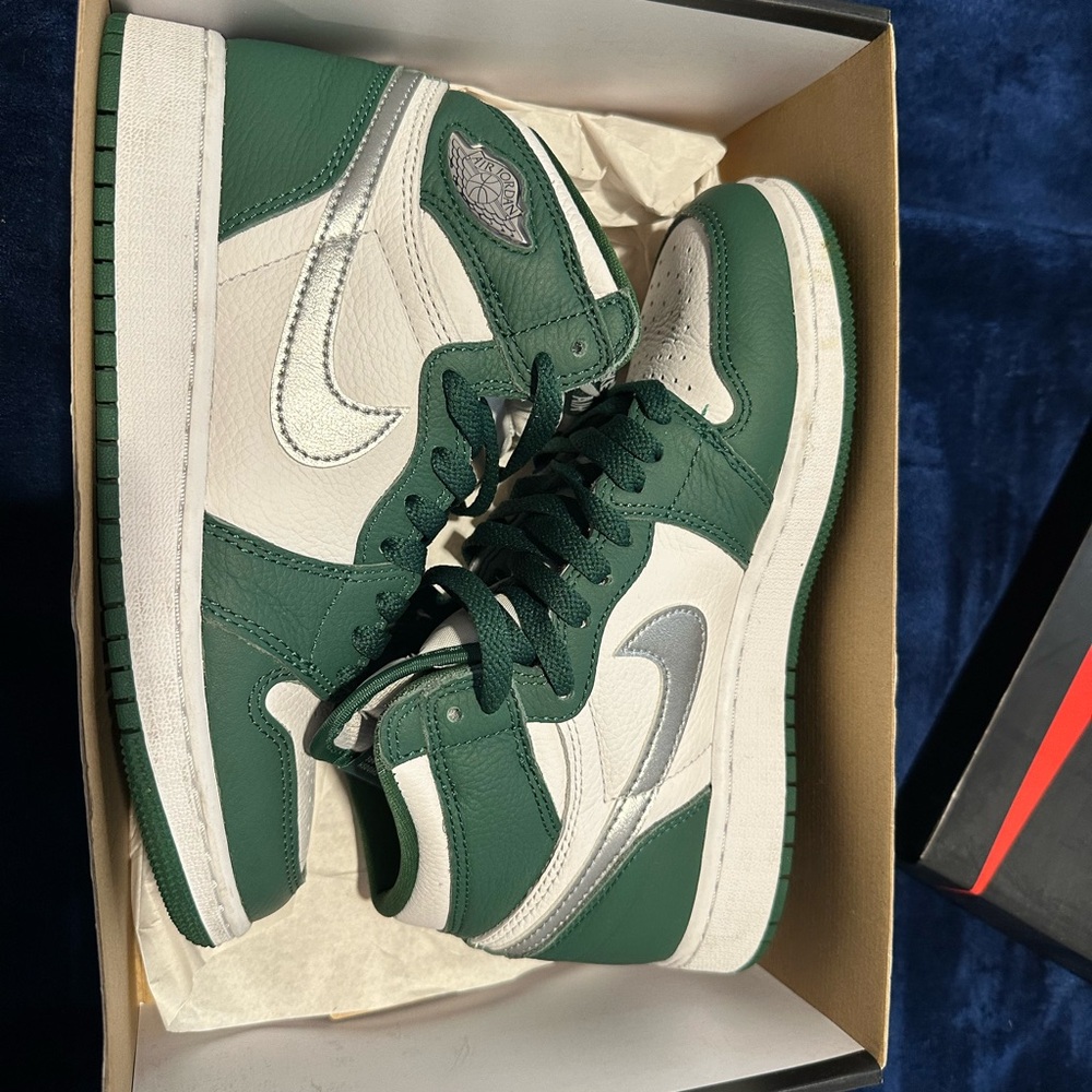Air Jordan 1 Retro High OG GS with Shoe Box